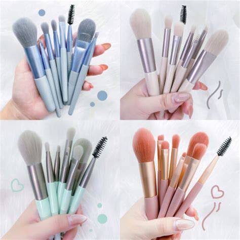 8 Pcs High Quality Mini Makeup Brush Set - Essential for Beginners